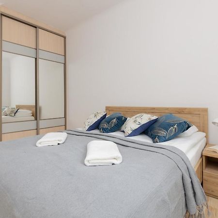 Bright Apartment Wola Near Metro Station By Noclegi Renters Варшава Екстериор снимка