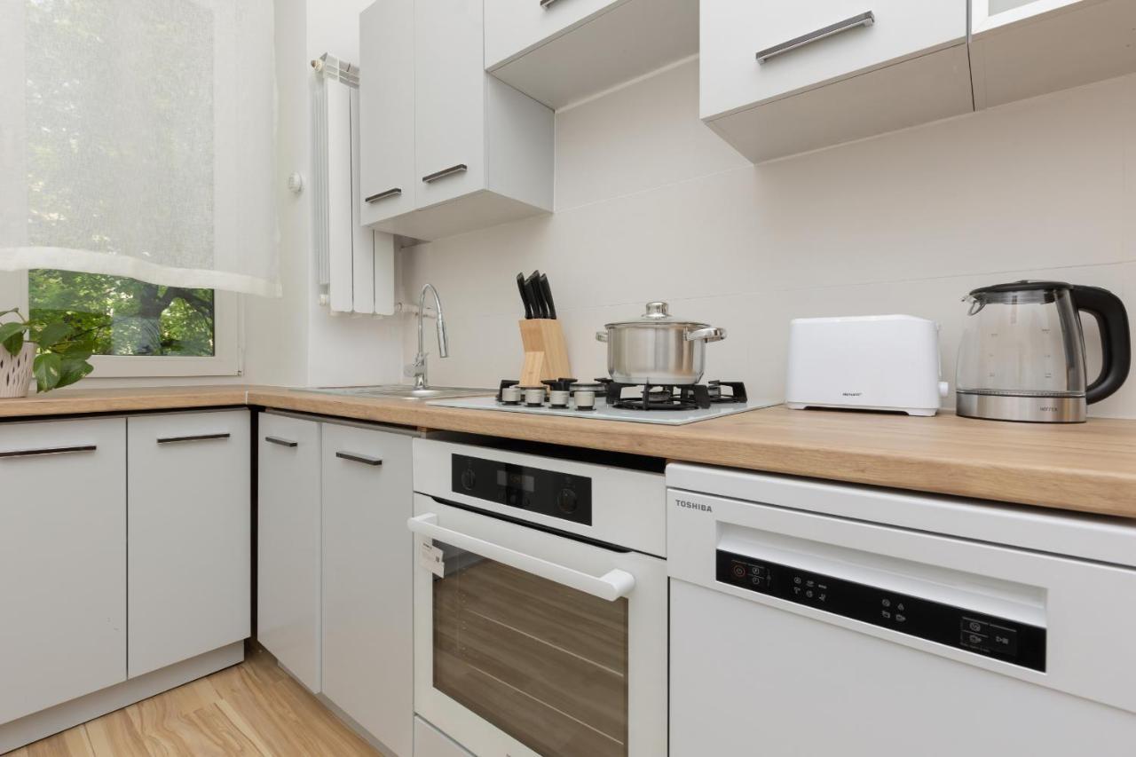 Bright Apartment Wola Near Metro Station By Noclegi Renters Варшава Екстериор снимка