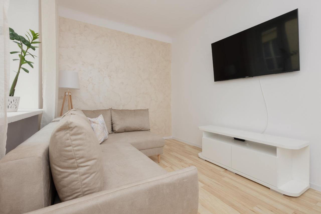Bright Apartment Wola Near Metro Station By Noclegi Renters Варшава Екстериор снимка