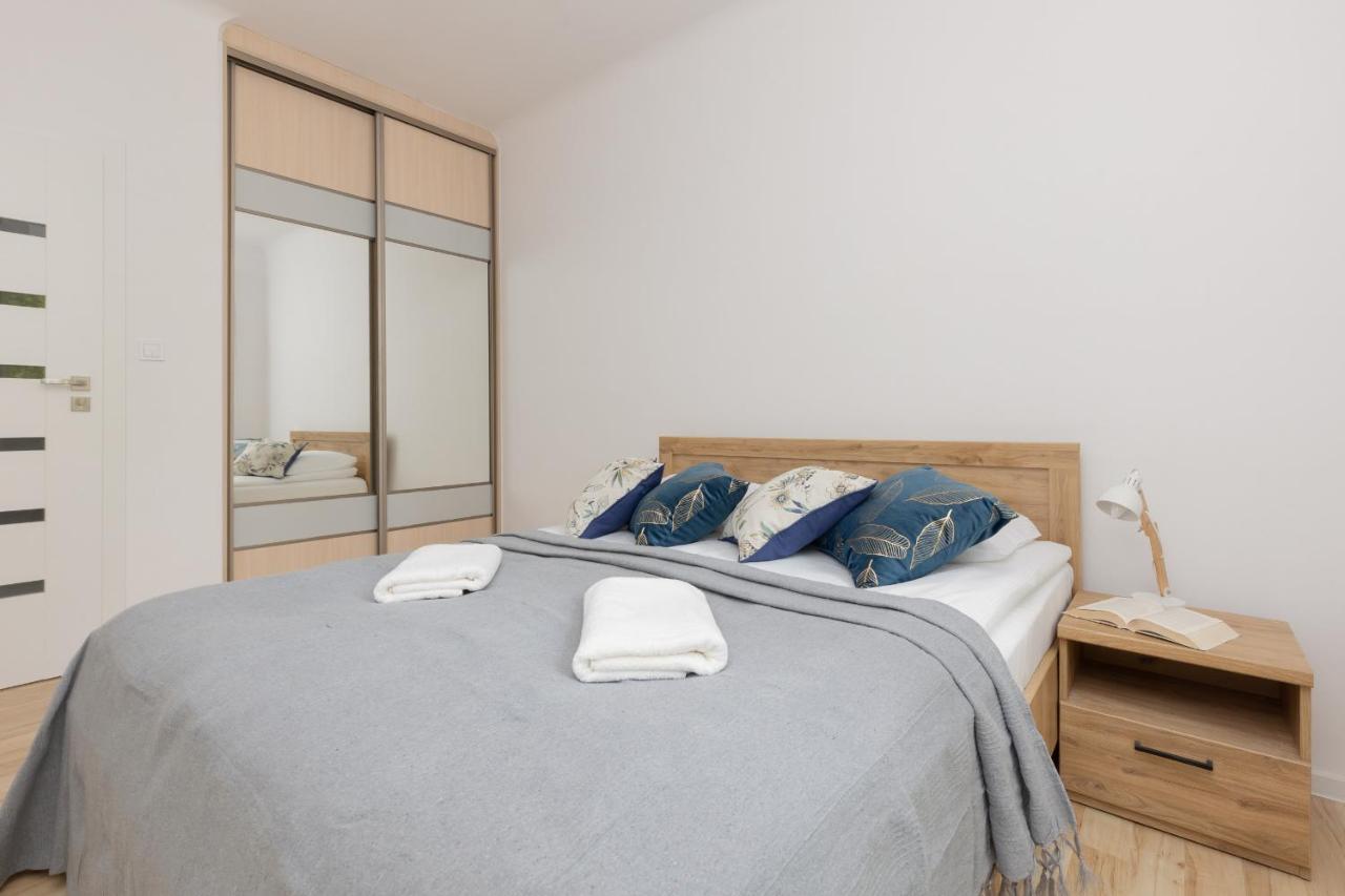 Bright Apartment Wola Near Metro Station By Noclegi Renters Варшава Екстериор снимка