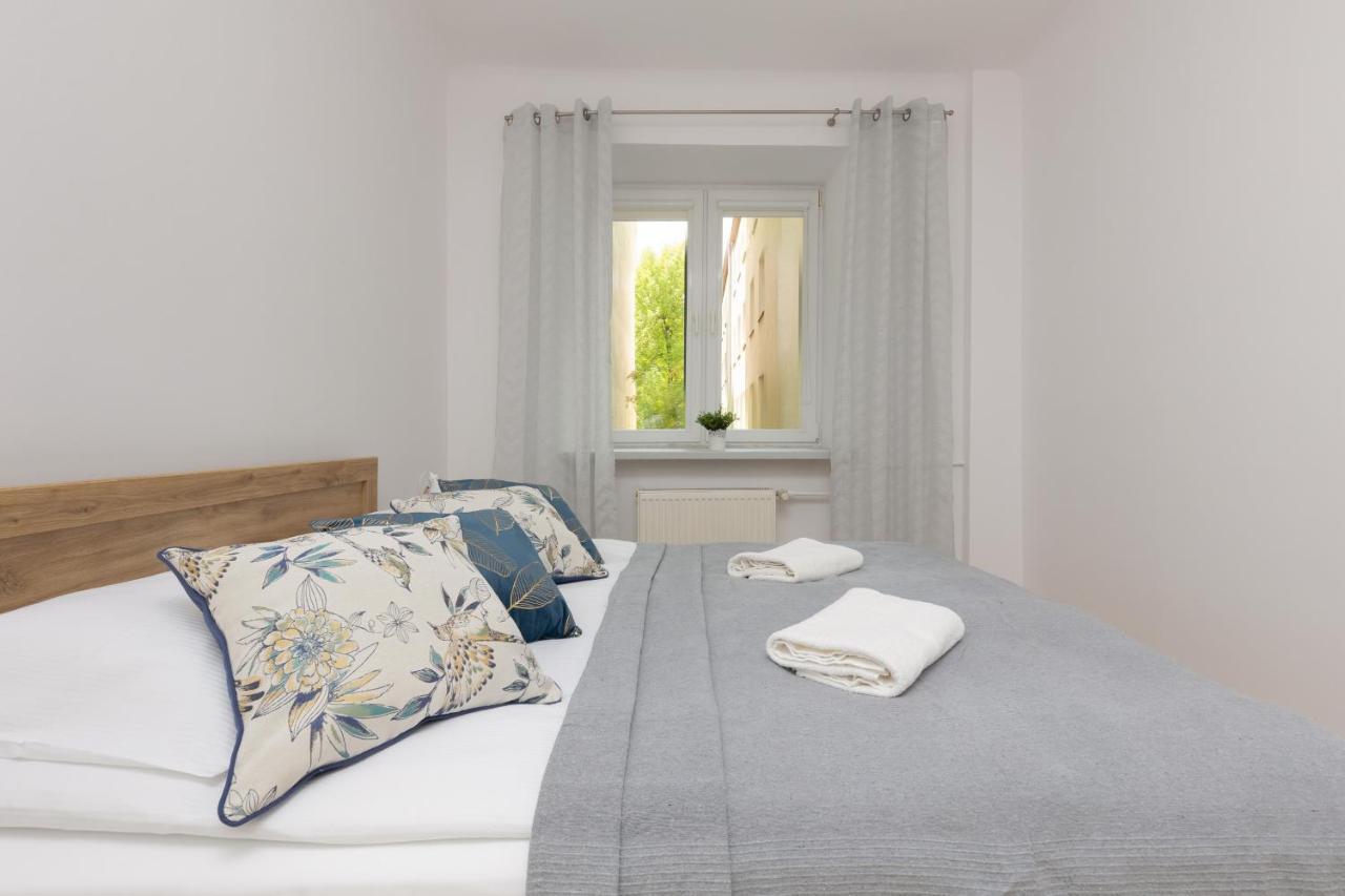 Bright Apartment Wola Near Metro Station By Noclegi Renters Варшава Екстериор снимка